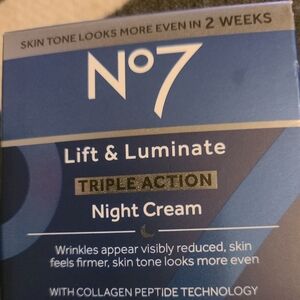 No7 lift luminate day cream 1.7 oz gd deal. Hp🔥🔥